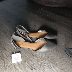 a.n.a Women's Shimmering Silver Flats